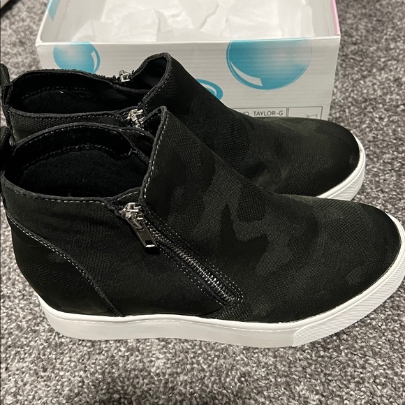 Soda Black and Green Camouflage Wedges - Picture 4 of 14